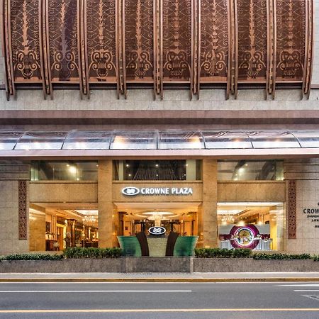 Crowne Plaza Shanghai Nanjing Road By Ihg Екстер'єр фото The entrance of the hotel