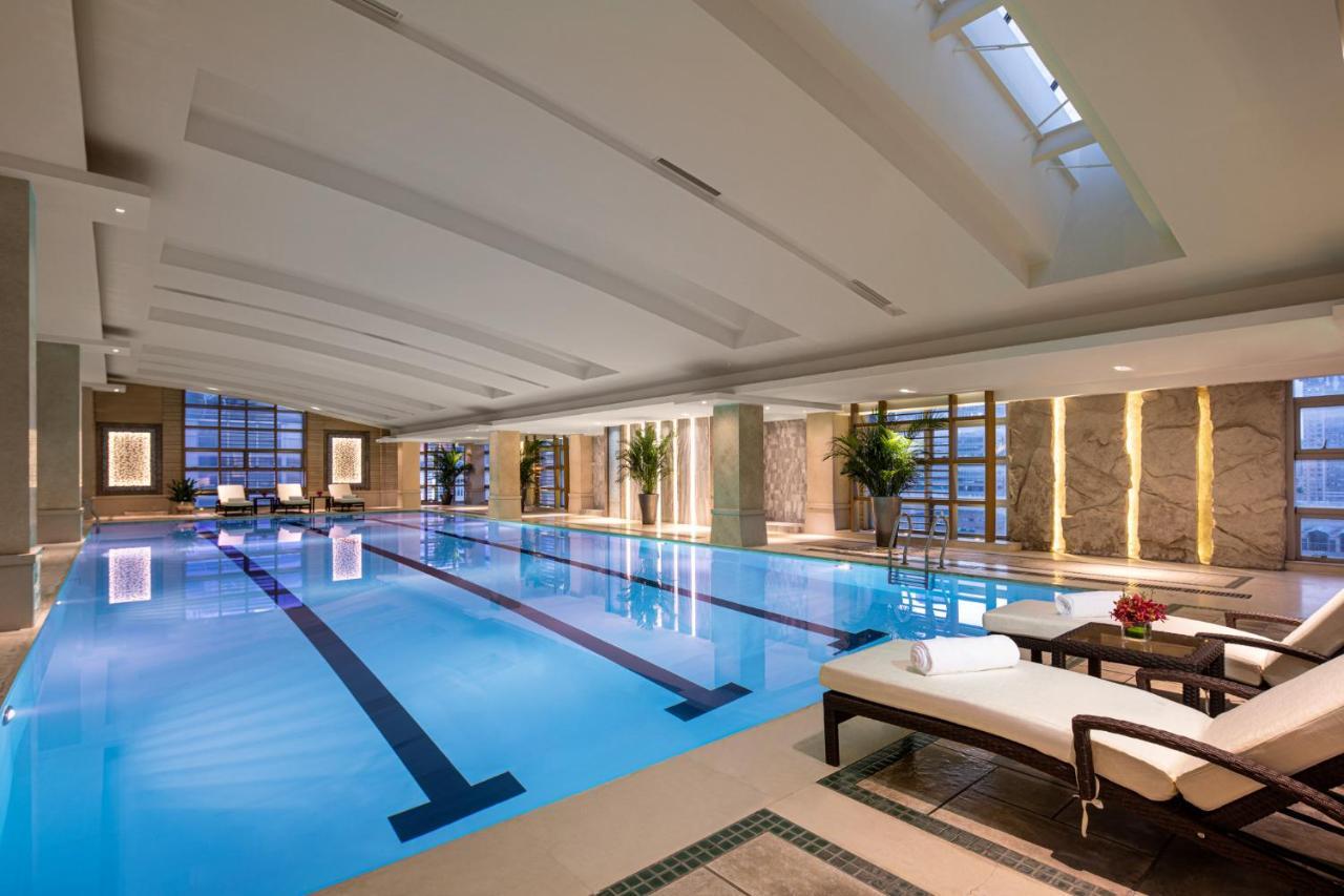 Crowne Plaza Shanghai Nanjing Road By Ihg Екстер'єр фото The pool at the Mandarin Oriental, Beijing