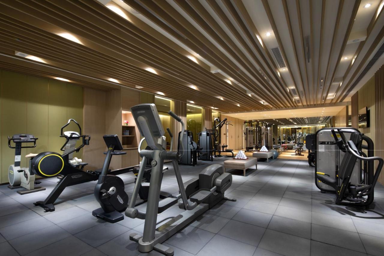 Crowne Plaza Shanghai Nanjing Road By Ihg Екстер'єр фото The gym at The Landmark