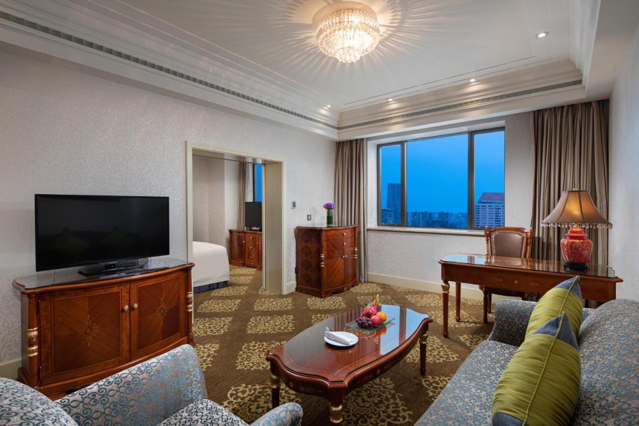 Crowne Plaza Shanghai Nanjing Road By Ihg Екстер'єр фото A suite at the hotel