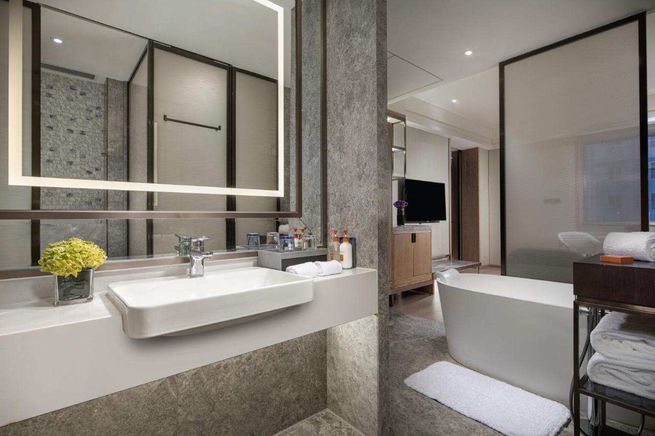 Crowne Plaza Shanghai Nanjing Road By Ihg Екстер'єр фото Bathroom