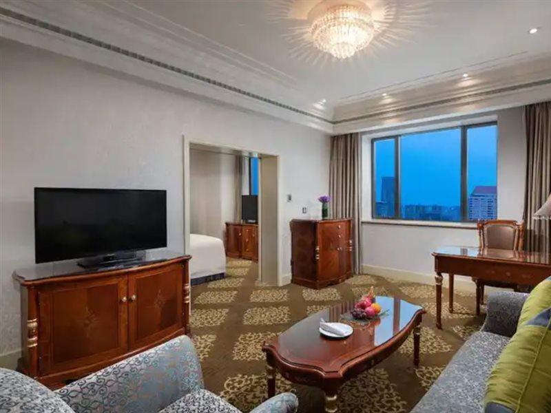 Crowne Plaza Shanghai Nanjing Road By Ihg Екстер'єр фото A suite at the hotel