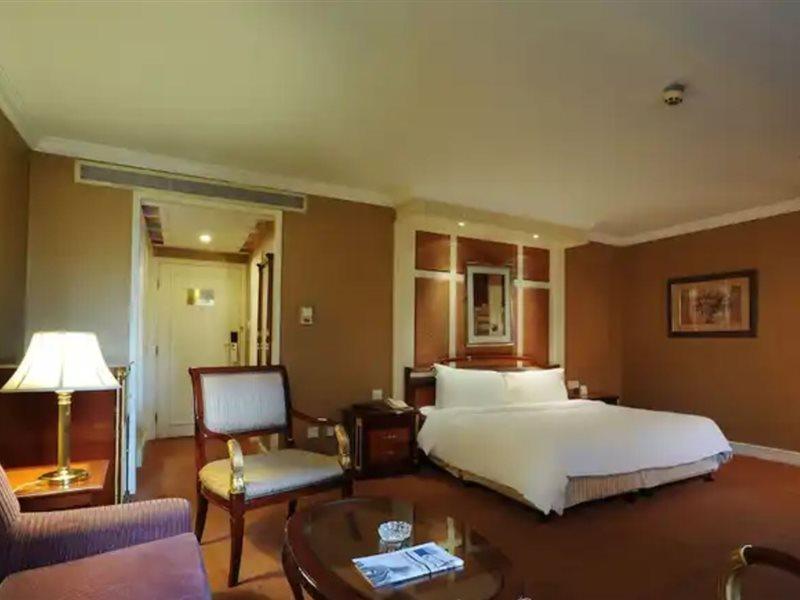 Crowne Plaza Shanghai Nanjing Road By Ihg Екстер'єр фото A room at the hotel